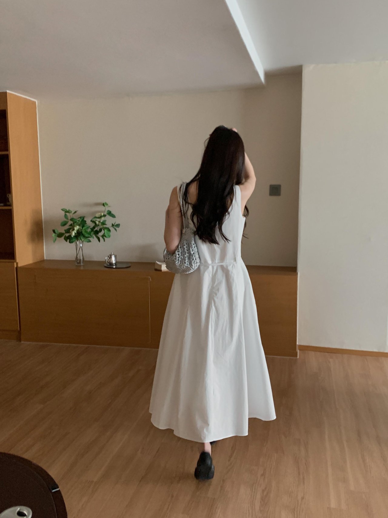 나시 벨트 롱 원피스 핀턱 오피스룩 여름 무지 a라인 21번째 이미지