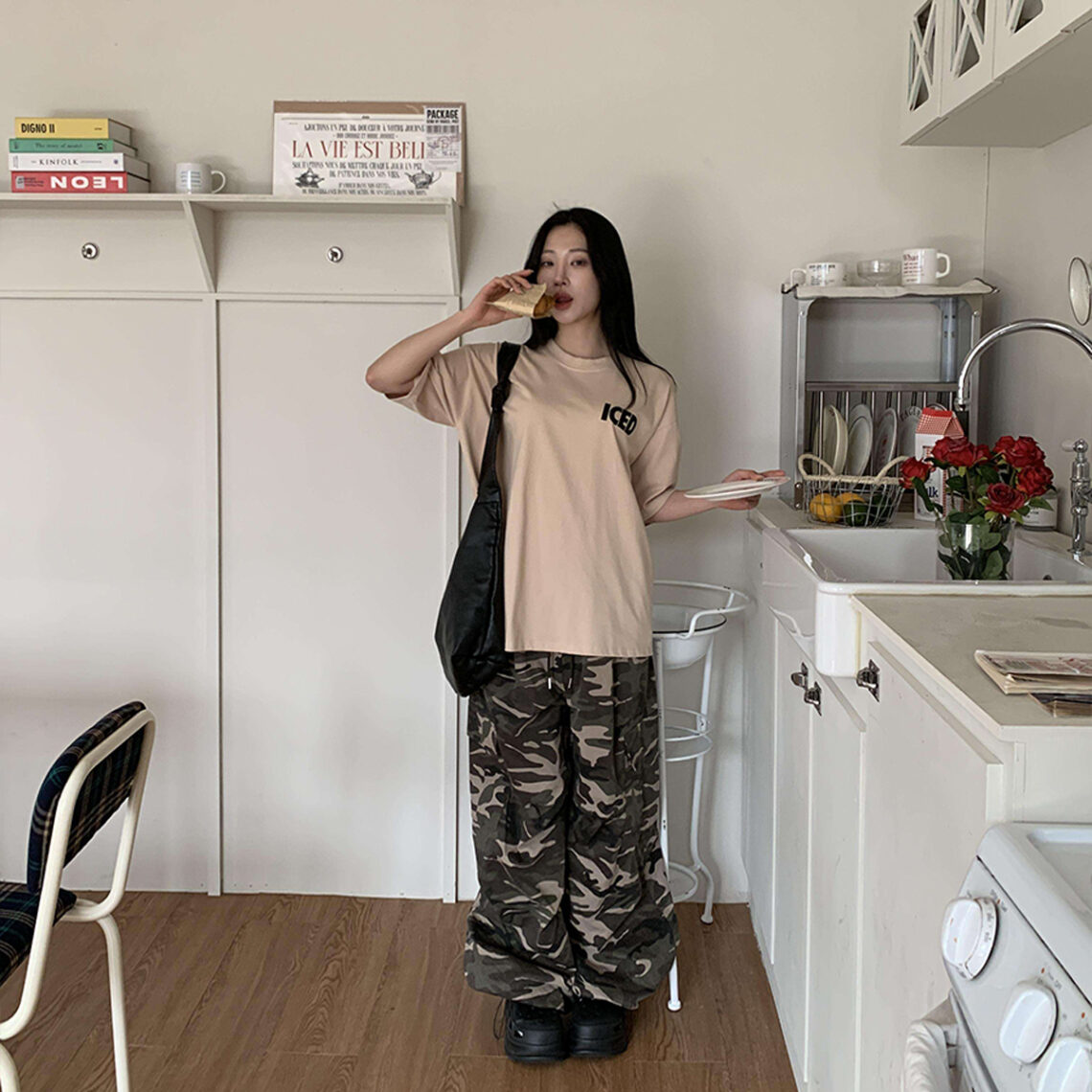 커피 프린팅 티셔츠 오버핏 화이트 베이지 블랙 MAIN_0 이미지