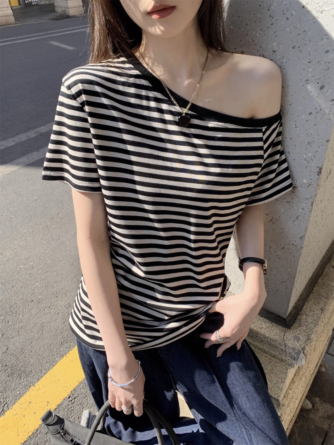 보더 오프숄더 티셔츠 MAIN_0 이미지