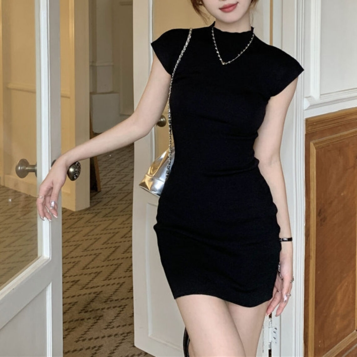 슬림라인 캡소매 슬림 미니 원피스 MAIN_0 이미지